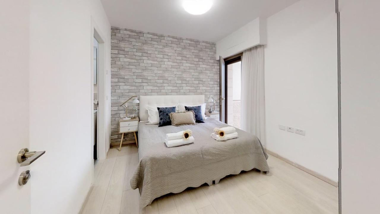 Exclusive Two-Bedroom Apartment With Parking Jerusalem Eksteriør billede
