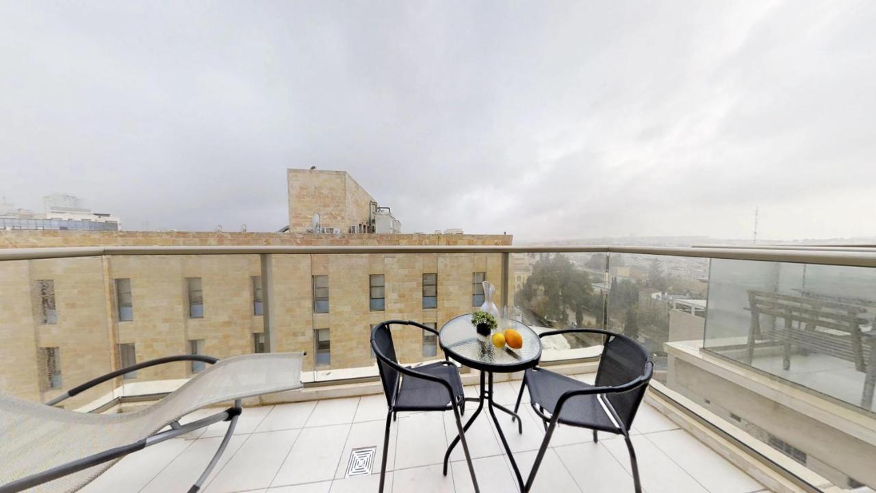Exclusive Two-Bedroom Apartment With Parking Jerusalem Eksteriør billede